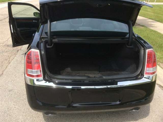 Chrysler 300 2012 photo 12